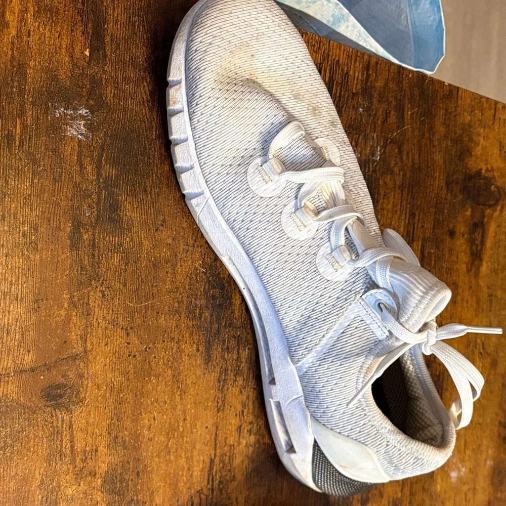 Lightweight Men’s Knit Athletic Sneakers - White